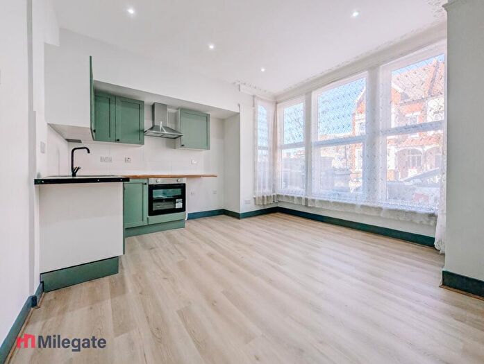 1 Bedroom Flat To Rent In York Road, Southend-On-Sea, SS1