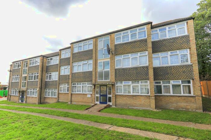 2 Bedroom Flat To Rent In Ravensbourne Park, Catford, London, SE6