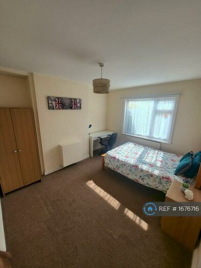 4 Bedroom Semi-Detached House To Rent In Charter Avenue, Coventry, CV4