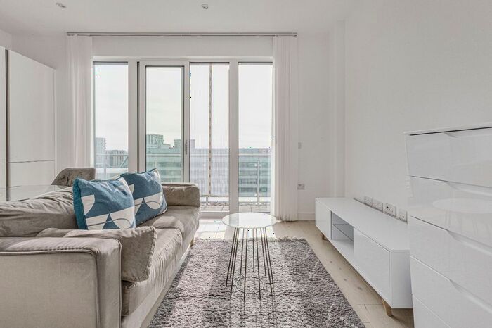 1 Bedroom Flat To Rent In Apt Parkview, Great West Road, TW8