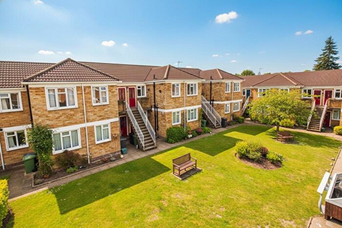 3 Bedroom Flat To Rent In Abbey Court, Camberley, Surrey, GU15