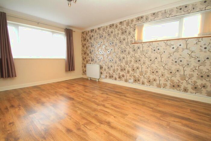 2 Bedroom Flat To Rent In Burns Drive, Hemel Hempstead, HP2