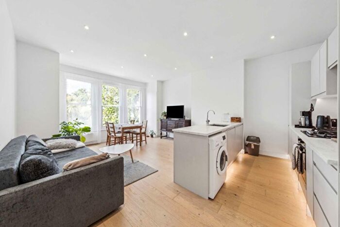 1 Bedroom Flat To Rent In Heybridge Avenue, London, SW16