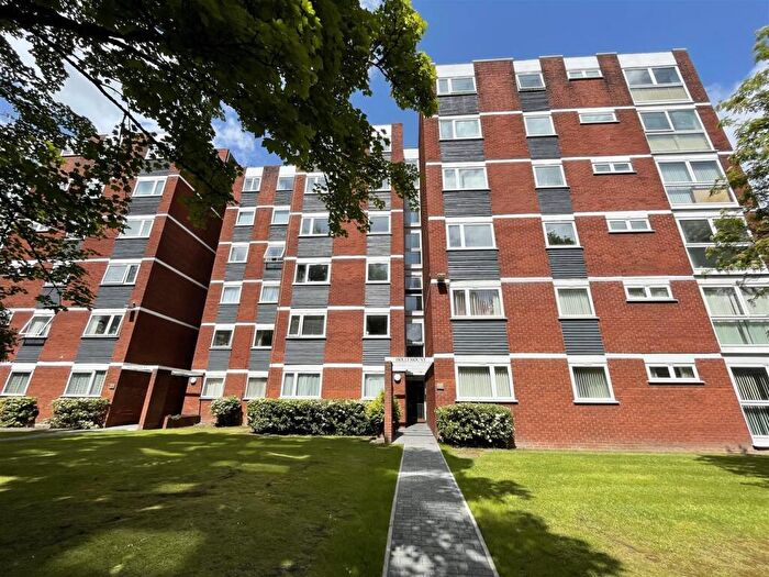 2 Bedroom Flat To Rent In Holly Mount, Hagley Road, Birmingham, B16