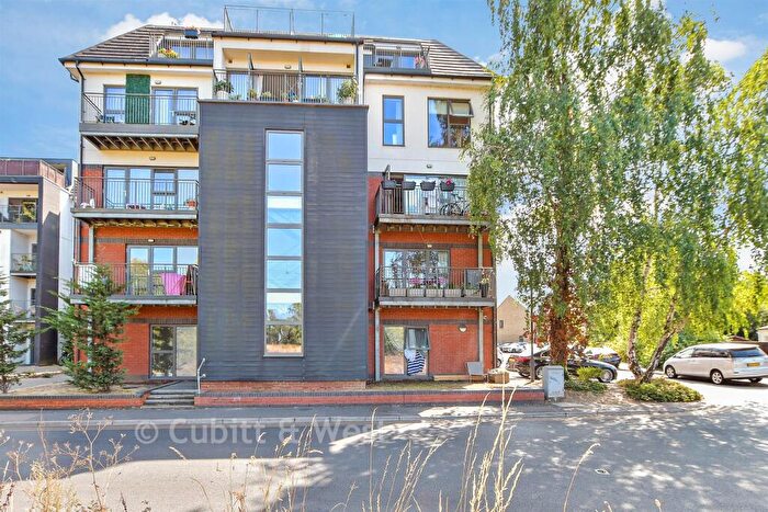 1 Bedroom Apartment For Sale In Mill Green Road, Mitcham Junction, Surrey, CR4