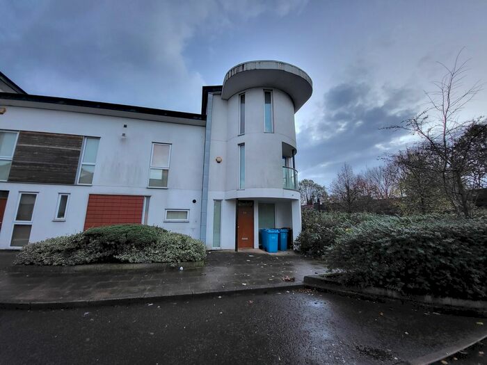 4 Bedroom Town House To Rent In Olympic Street, Openshaw, Manchester., M11