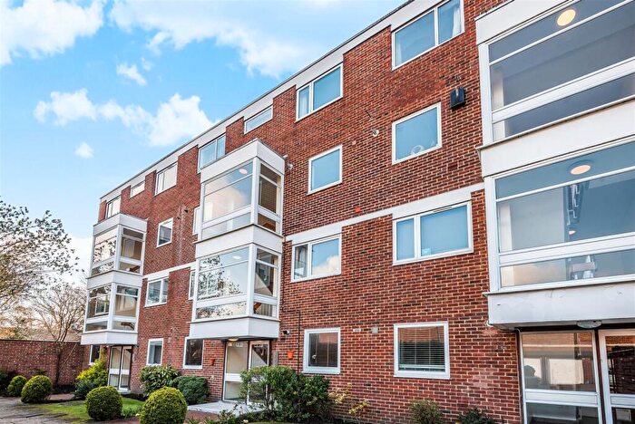 2 Bedroom Flat To Rent In Rodwell Court, Walton On Thames, KT12