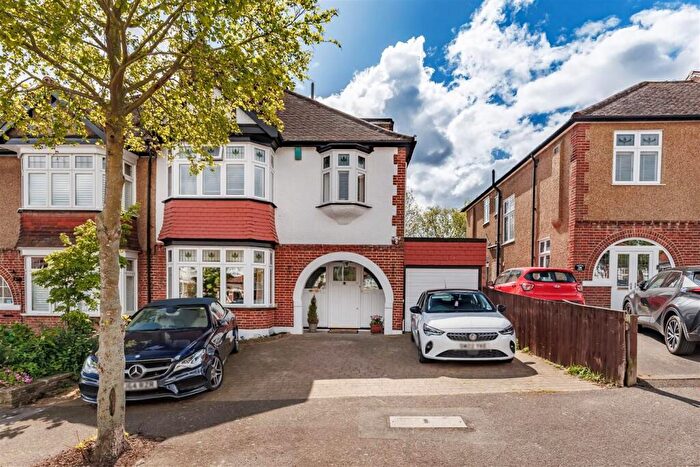 5 Bedroom Semi Detached House For Sale In Queens Avenue, Woodford Green, IG8