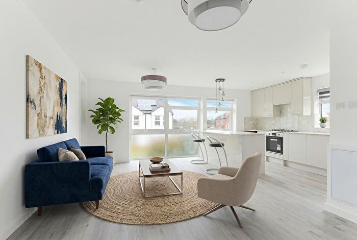 2 Bedroom Flat To Rent In Hampton Road, Worcester Park, London, KT4