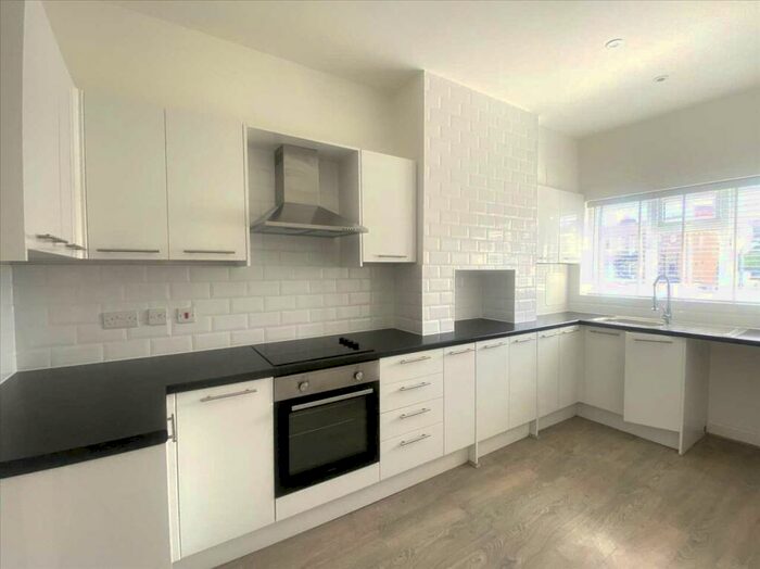 2 Bedroom Maisonette To Rent In Leigh On Sea, SS9