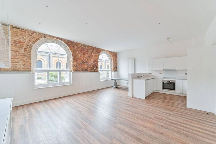 3 Bedroom Flat For Sale In Duke Of Wellington Avenue, Woolwich, London, SE18