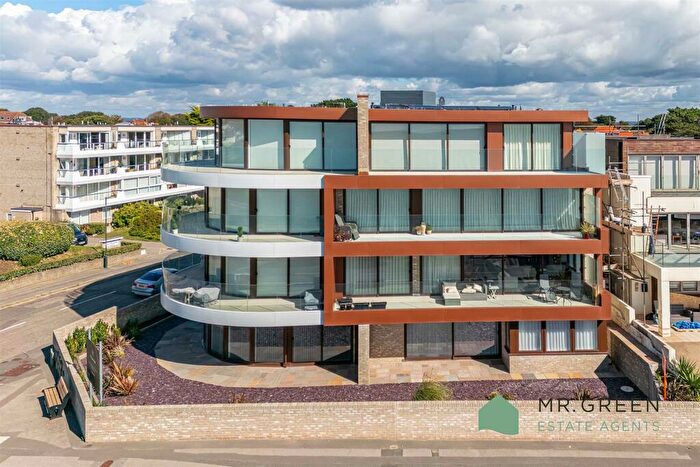 3 Bedroom Penthouse To Rent In Southbourne Overcliff Drive, Bournemouth, BH6