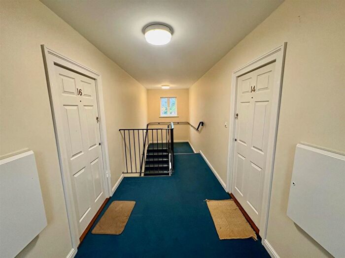 2 Bedroom Flat For Sale In Queens Walk, Peterborough, PE2