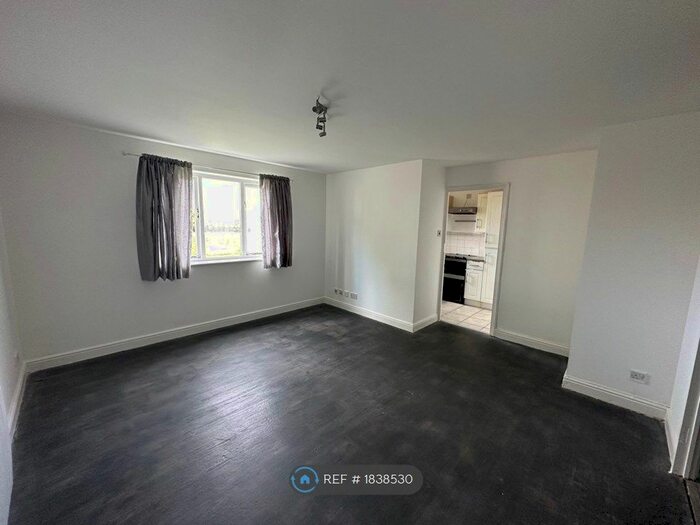 2 Bedroom Flat To Rent In Tideside Court, London, SE18