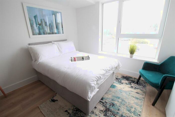 Studio To Rent In London Road, Crawley, RH10