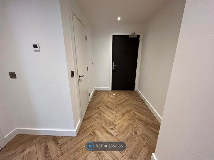 1 Bedroom Flat To Rent In Chester Road, Manchester, M15