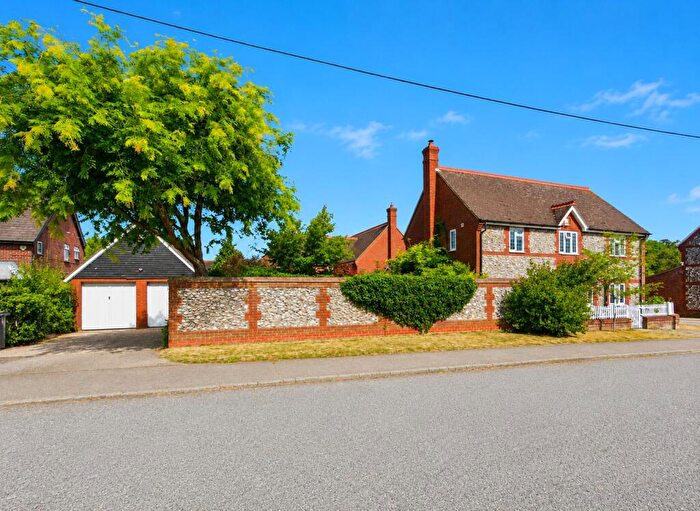 4 Bedroom Detached House For Sale In Field House, Lewknor, Oxfordshire, OX49