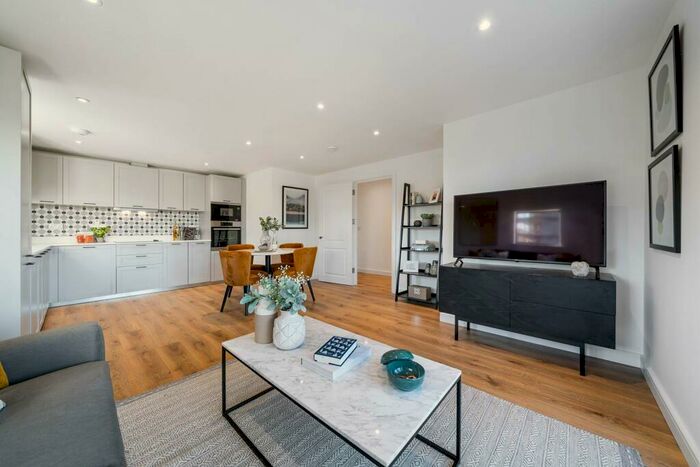 3 Bedroom Flat To Rent In Burnt Oak, , Colindale, London, HA8