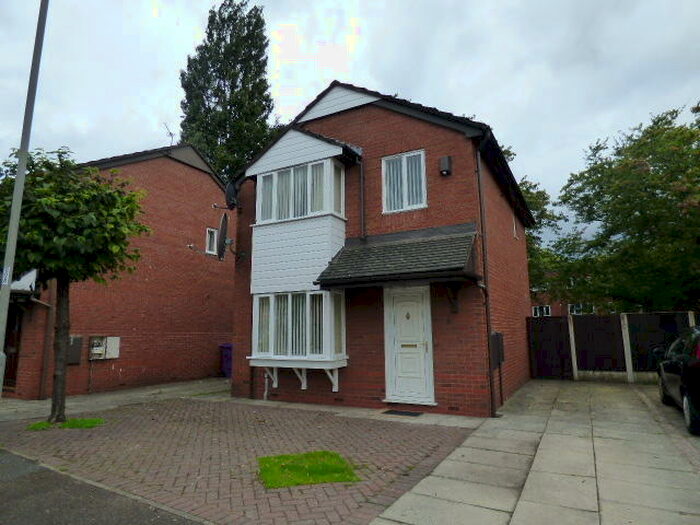 3 Bedroom Detached House To Rent In Brampton Drive, L8