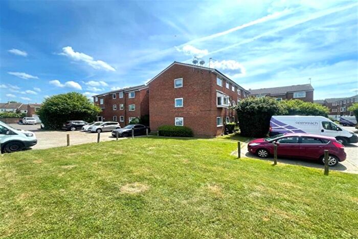 2 Bedroom Apartment To Rent In Swanshope, Loughton, IG10
