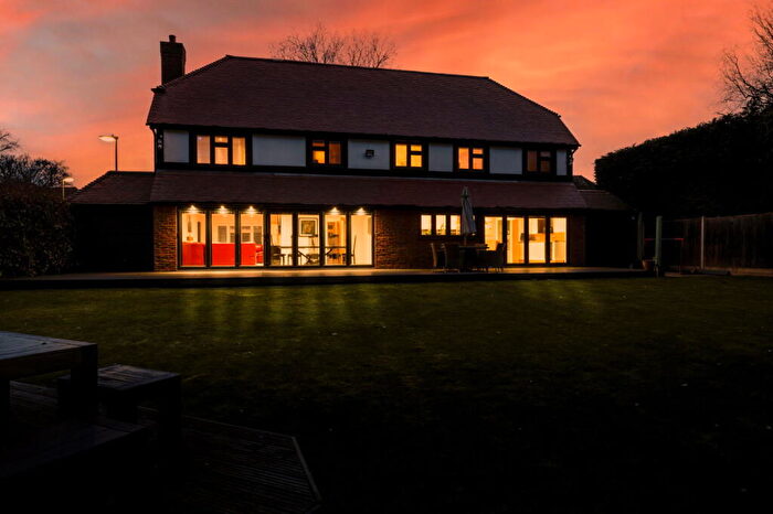 5 Bedroom Detached House For Sale In Woodstock Close, Fareham, PO14