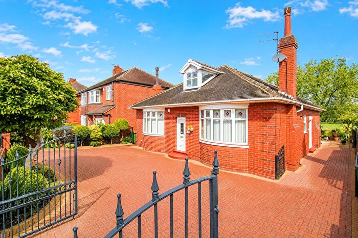 4 Bedroom Detached Bungalow For Sale In Hedley Crescent, Wakefield, WF1