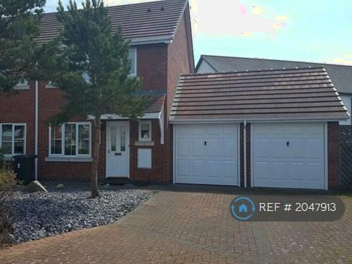 3 Bedroom Semi-Detached House To Rent In Gwynt Y Mor, Conwy, LL32