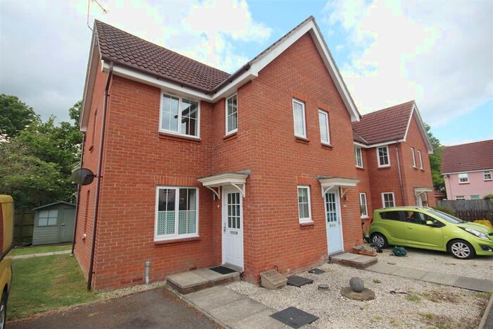 2 Bedroom Terraced House To Rent In Plaiters Way, Braintree, CM7