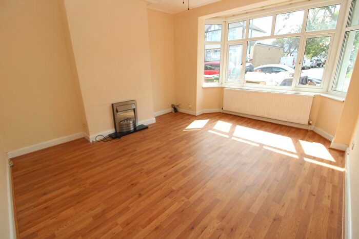 3 Bedroom House To Rent In Highview Avenue, Wallington, SM6