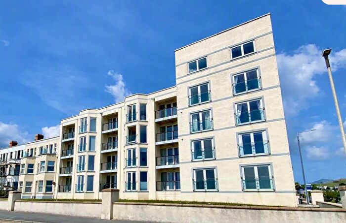 2 Bedroom Flat For Sale In West End Point, Pwllheli, LL53