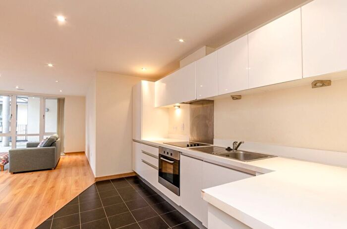 2 Bedroom Flat To Rent In Martyr Road, Guildford, GU1