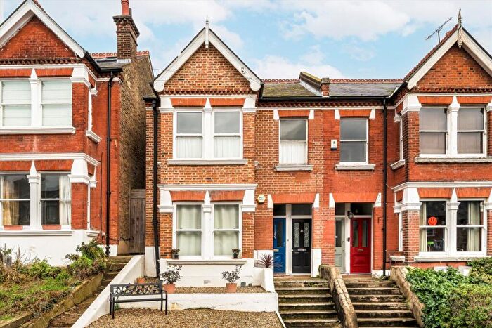 3 Bedroom Flat For Sale In Belvoir Road, East Dulwich, SE22