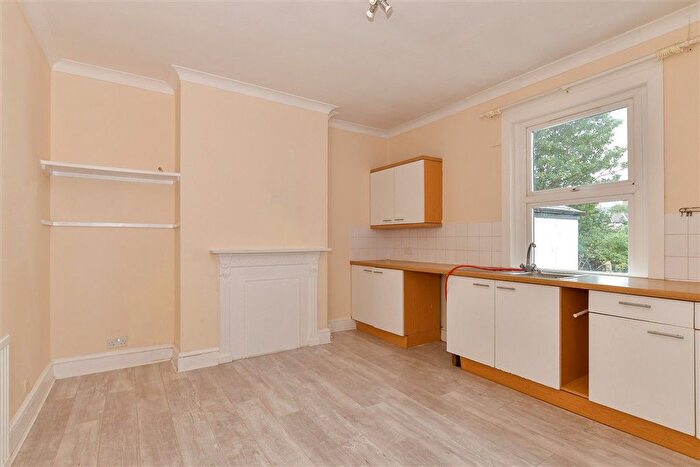 4 Bedroom Flat For Sale In Canterbury Street, Gillingham, Kent, ME7