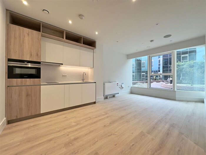 1 Bedroom Flat To Rent In Virginia House, Walton Street, Aylesbury, HP21