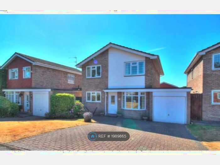 4 Bedroom Detached House To Rent In Wey Close, Ash, GU12