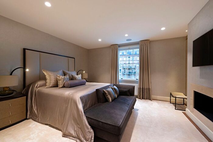 5 Bedroom Town House To Rent In Lindsay Square, London, SW1V
