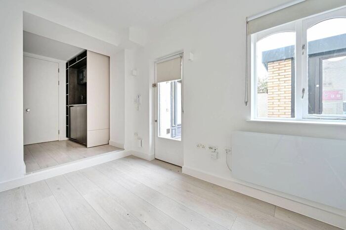 Studio To Rent In Durham Road, Raynes Park, London, SW20