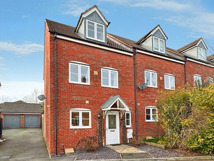 4 Bedroom Semi Detached House For Sale In Thorneydene Gardens, Grantham, Grantham, NG31