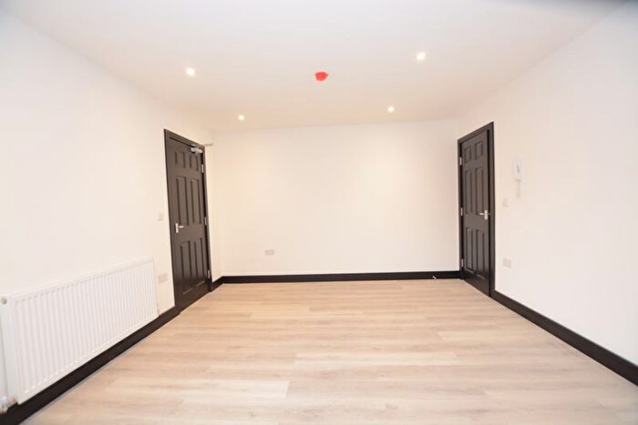 2 Bedroom Flat To Rent In Burkes Parade, Beaconsfield, HP9