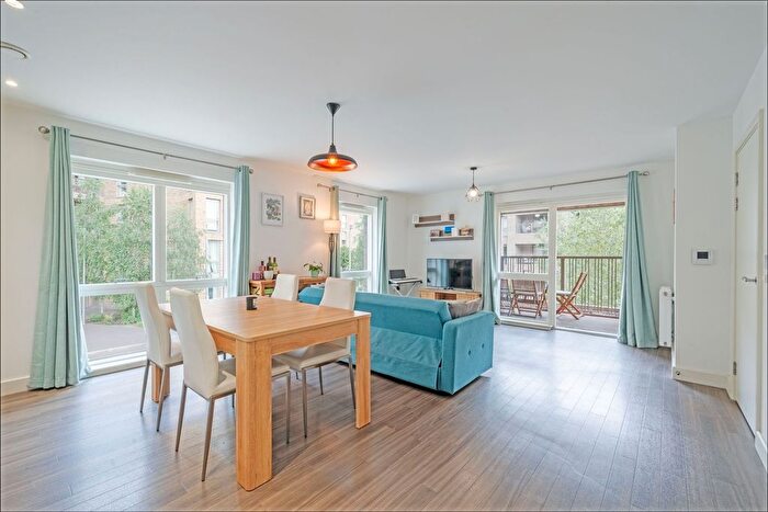 2 Bedroom Flat For Sale In Adenmore Road, Catford, London, SE6