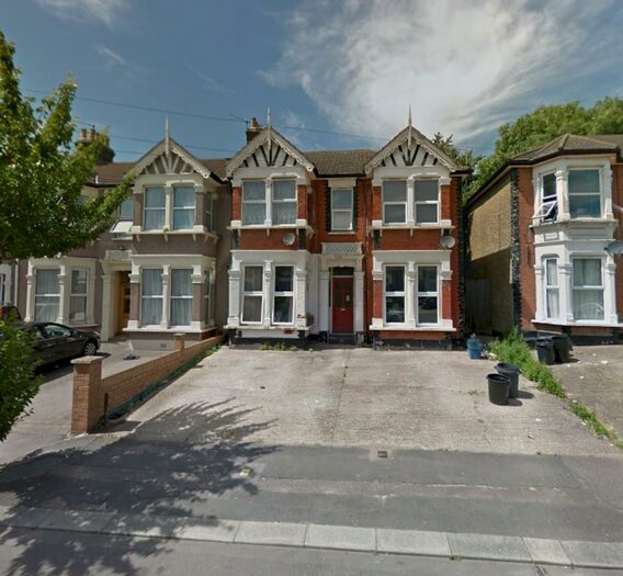 1 Bedroom Ground Flat To Rent In Seymour Gardens, Ilford, IG1