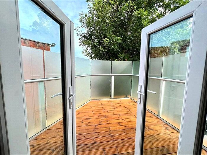 Studio To Rent In Station Road, Horley, Surrey, RH6