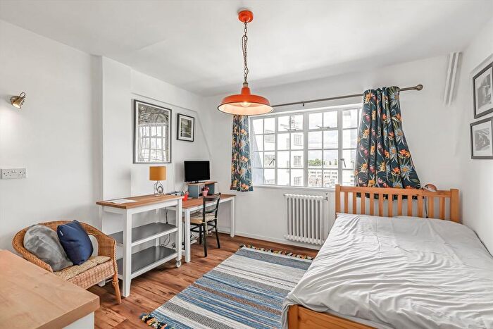 Studio For Sale In Woburn Place, Bloomsbury, WC1H