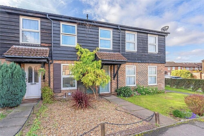 3 Bedroom Terraced House For Sale In Rumsey Close, Hampton, TW12