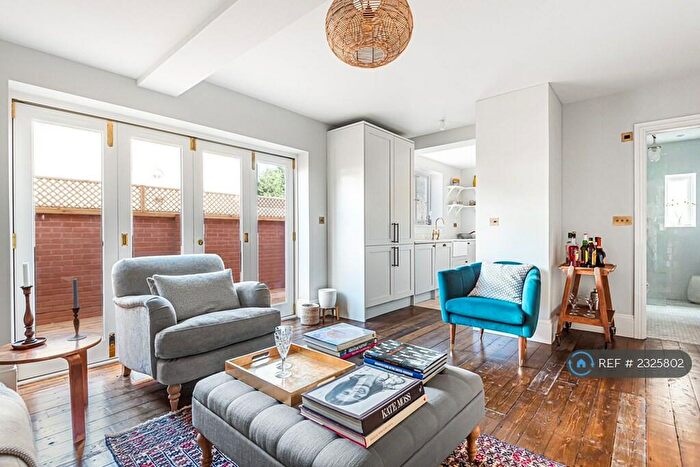 2 Bedroom Flat To Rent In High Street, Northwood, HA6