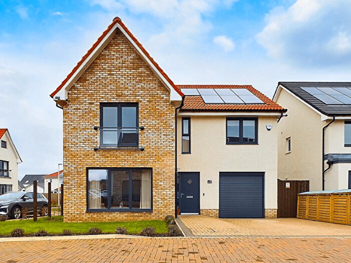 4 Bedroom Detached House For Sale In Buchan Square, East Calder, EH53