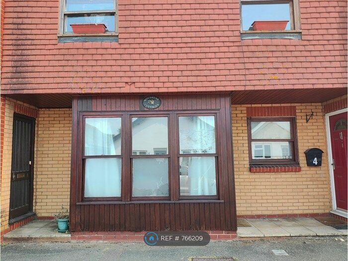 2 Bedroom Maisonette To Rent In Woodbine Cottages Rusham Road, Egham, TW20