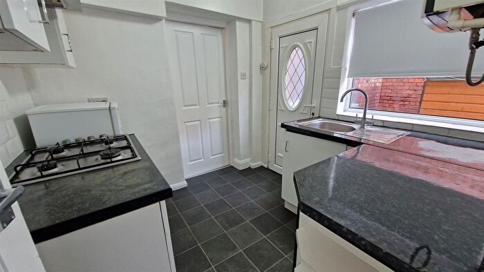 2 Bedroom Flat To Rent In Trewhitt Road, Heaton, Newcastle Upon Tyne, NE6