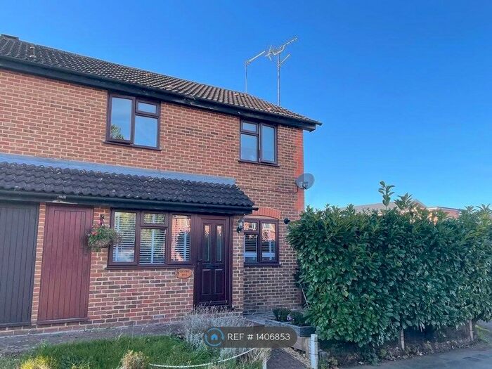 1 Bedroom End Of Terrace House To Rent In Chestnut Walk, Byfleet, West Byfleet, KT14
