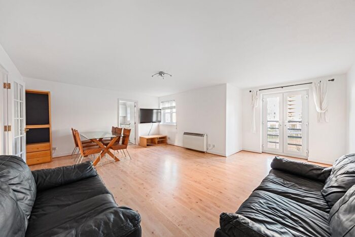 2 Bedroom Flat For Sale In Glaisher Street, London, SE8